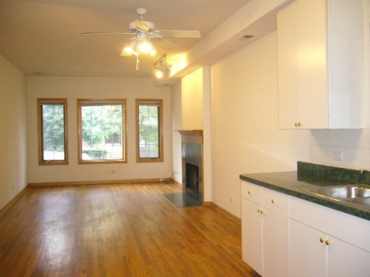 1. Living Room (640x480).jpg