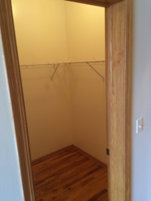 4049-4 walk in closet - master.JPG