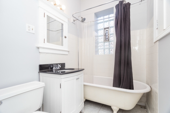 013_1bath1.jpg